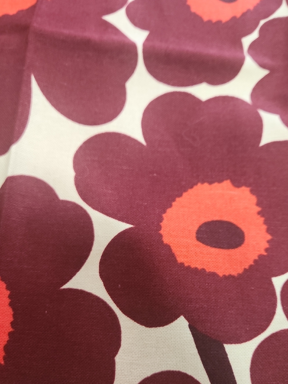 Marimekko Pieni Unikko Tea Towel burgundy/ Red / Cream - Picture 6 of 6
